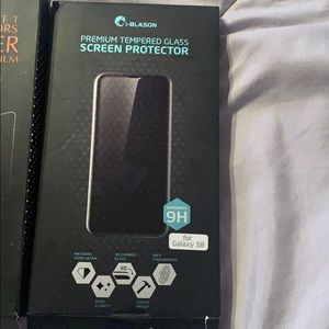 Screen protectors +2 cases for galaxy s8